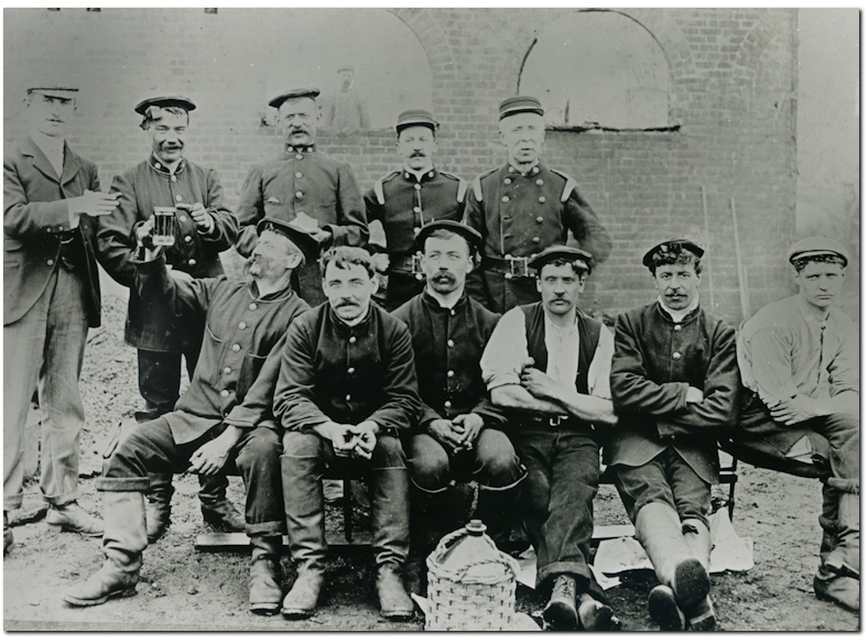 Group photo of Godalming Crew at The Wharf